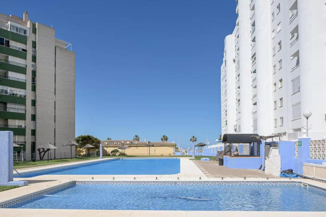 Valdelagrana: primera línea de playa. El Puerto de Santa María Exterior foto