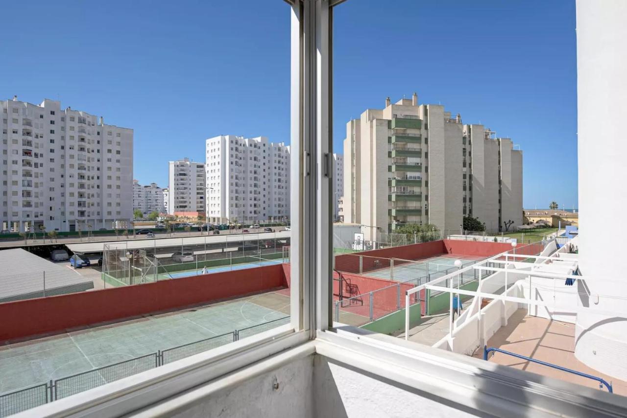 Valdelagrana: primera línea de playa. El Puerto de Santa María Exterior foto