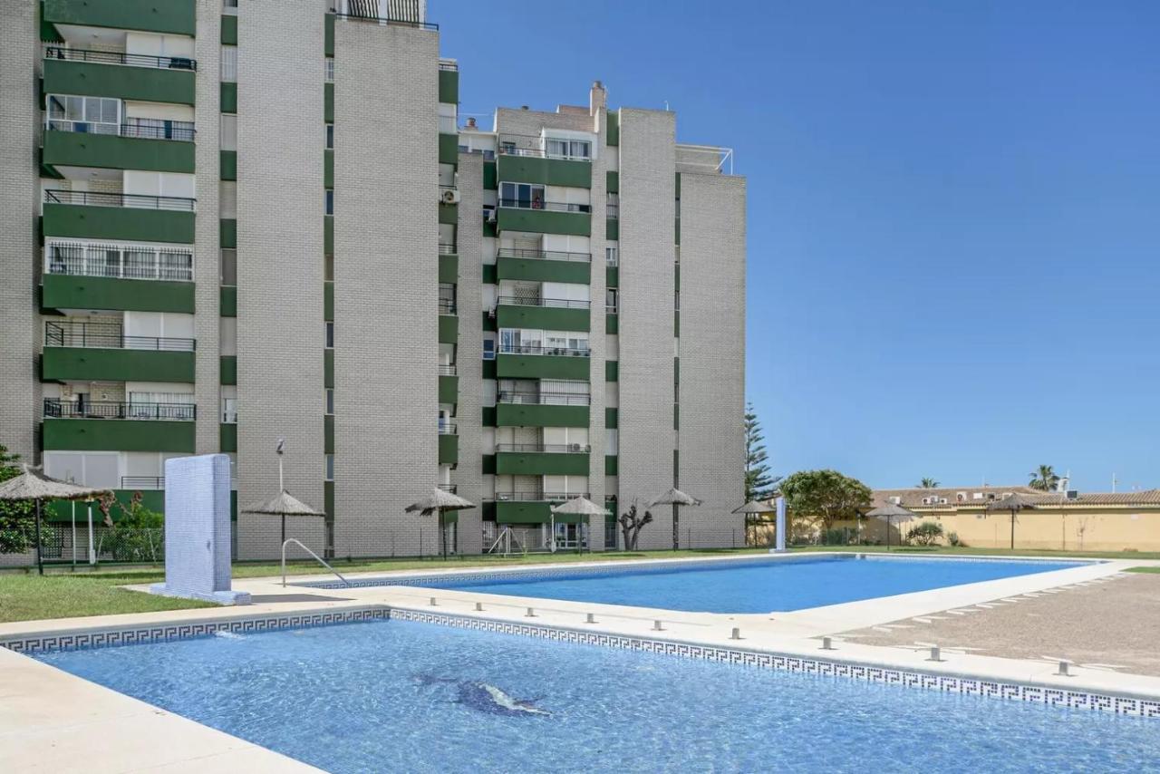 Valdelagrana: primera línea de playa. El Puerto de Santa María Exterior foto